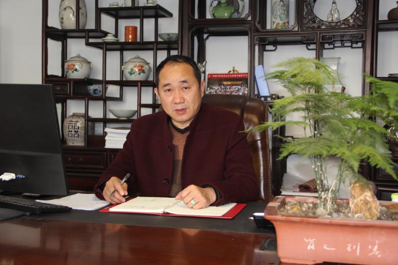 图一:湖北凤娃古寨总裁周旺明。.jpg